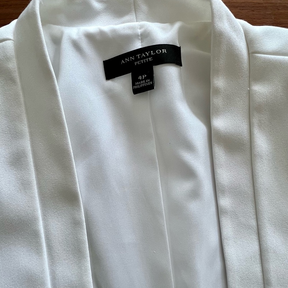 Ann Taylor petit 4P white suit coat